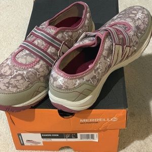 New Merrell shoes 6.5
